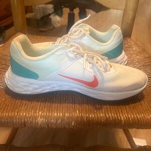 Women’s Nike Running Shoes Size 8.5